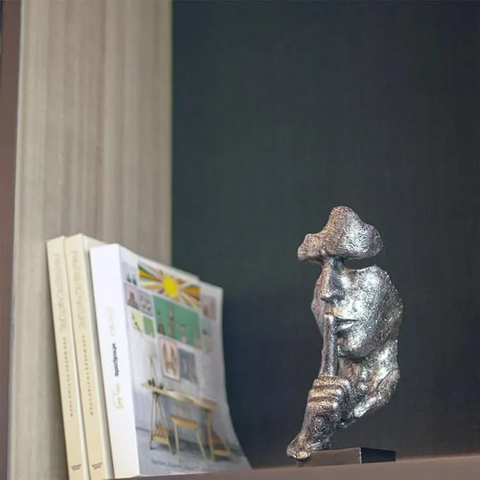 Escultura "Silêncio Vale Ouro"
