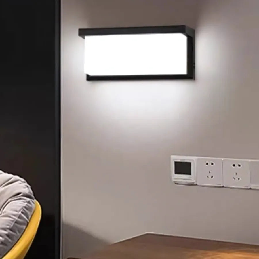 Luminária de Parede LED com Sensor